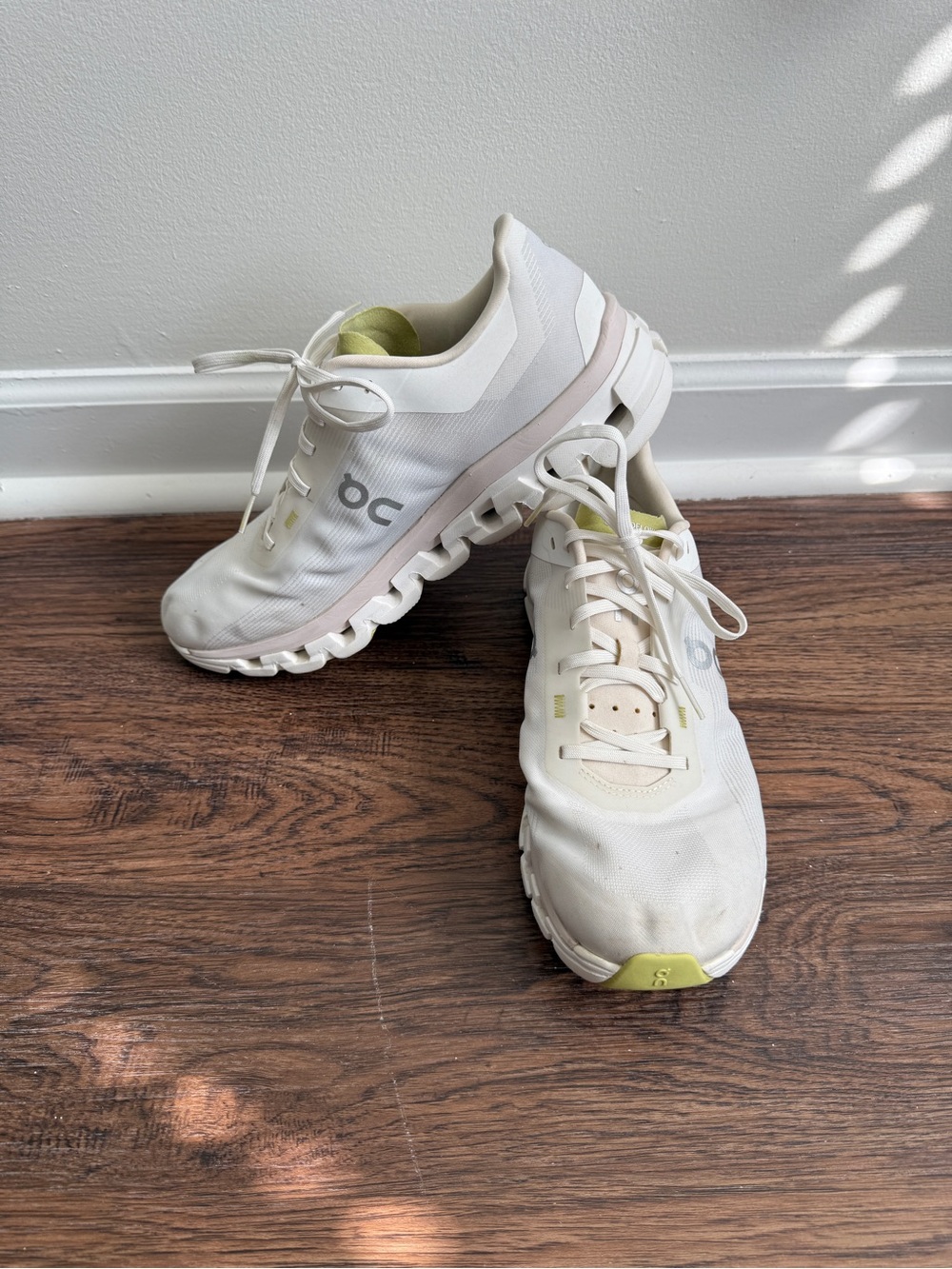 ON Cloudflow 4 White/Sand Running Shoes Sneakers Women's SIZE 11